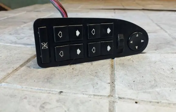 BMW 5 E39 Electric window control switch 8368966