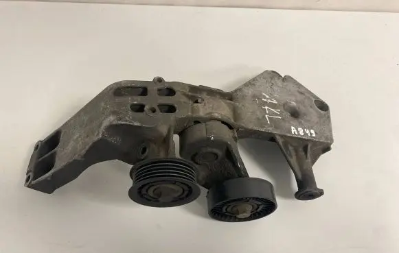 Mercedes-Benz A W168 Engine mounting bracket A1662020340