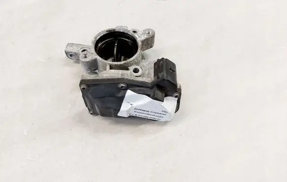 Opel Meriva B Throttle body valve 
