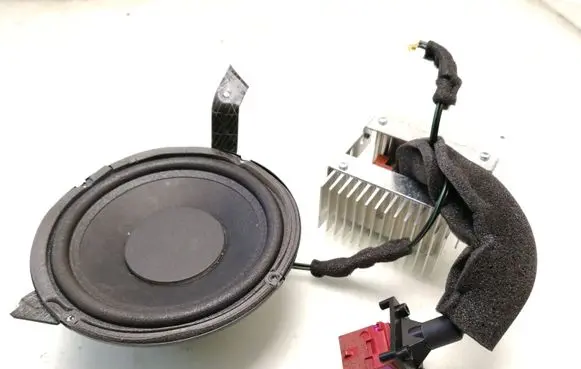 Audi A6 S6 C5 4B Subwoofer speaker 8637611180