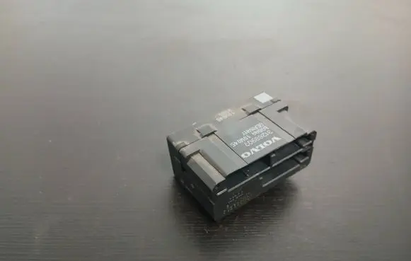 Volvo V70 Seat heating relay 31268907 10W045