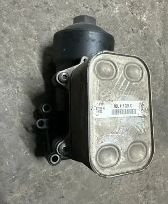 Volkswagen PASSAT B7 Engine oil radiator 03L117021C