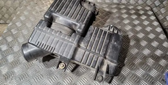 Honda CR-V Air filter box 7C244