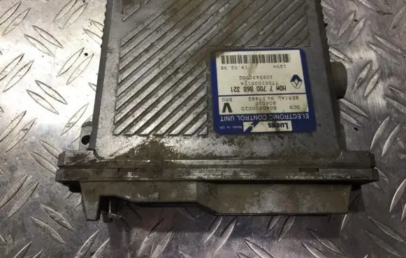 Volvo S40, V40 Engine control unit/module 7700868321 7700103515a