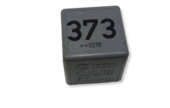 Volkswagen PASSAT B5.5 Other relay 8D0951253A