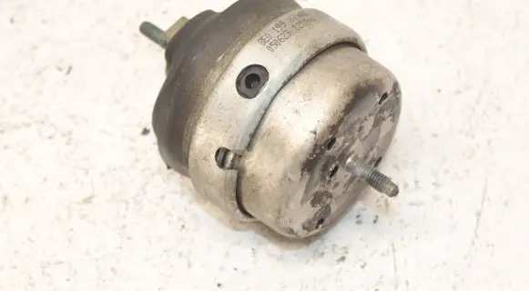 Engine mount bracket