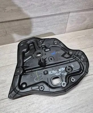 Mazda 2 Rear window lifting mechanism without motor DA6C7397X