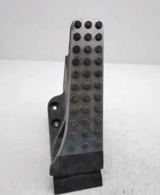 Mercedes-Benz C W205 Accelerator throttle pedal A2053000104 040817 0995