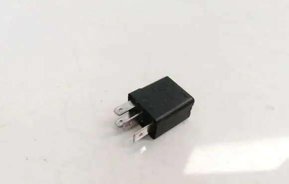 Opel Zafira A Other relay 24432680 70221