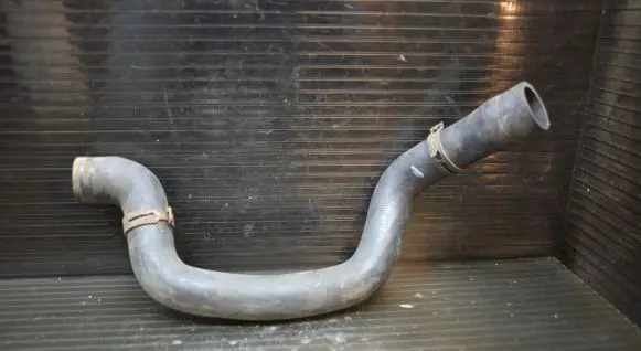 Volkswagen Golf V Engine coolant pipe/hose
