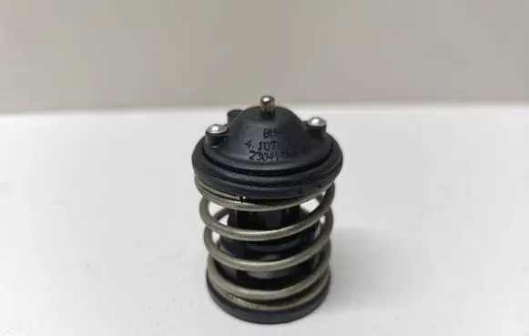 Mini One - Cooper Coupe R56 Thermostat housing 4107120 230413F