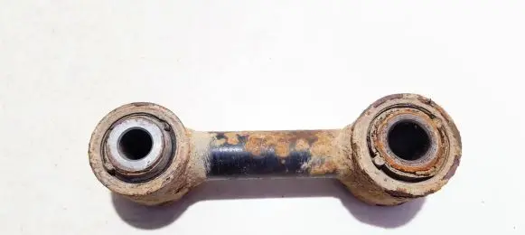 Nissan Primera Engine mount bracket