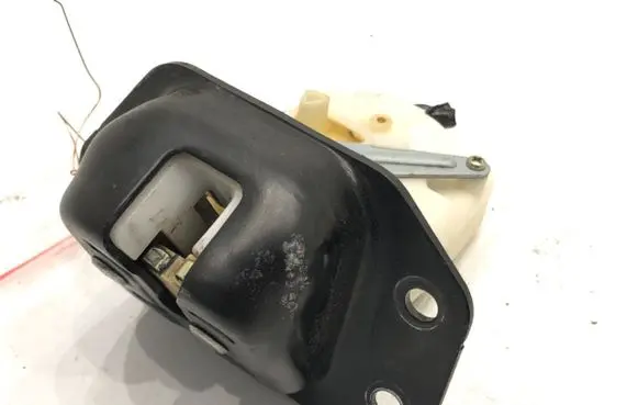 Nissan Tiida C11 Tailgate exterior lock 