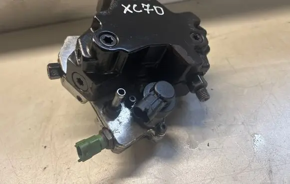 Volvo XC70 Fuel injection high pressure pump 0445010111 30756125