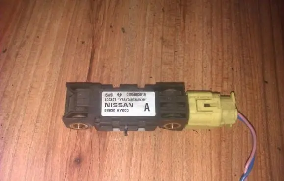 Nissan Primera Airbag deployment crash/impact sensor 0285003019