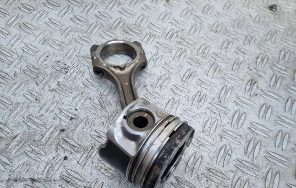 Lexus IS 220D-250-350 Piston with connecting rod 86L78 R1US1