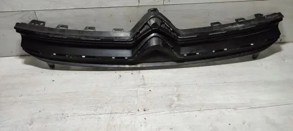Citroen C4 Cactus Front bumper upper radiator grill 9824153277 9824997280
