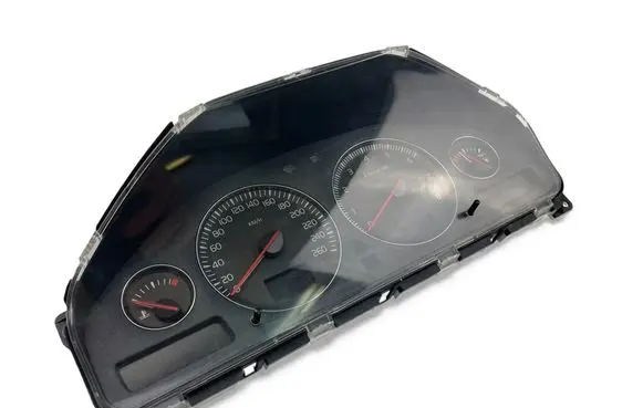 Volvo V70 Speedometer (instrument cluster) 30746097