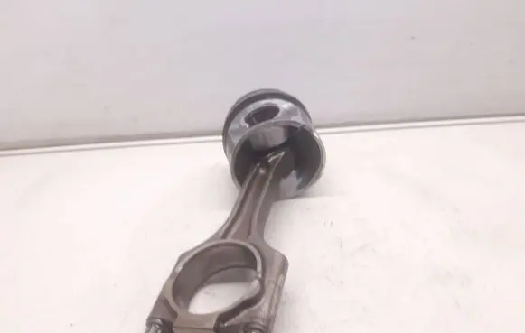 Volvo XC70 Piston with connecting rod