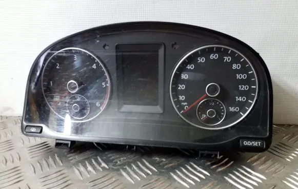 Volkswagen Touran II Speedometer (instrument cluster) 1T0920971D