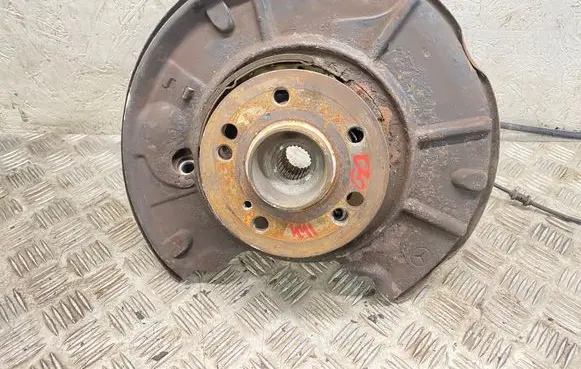 Rear wheel hub