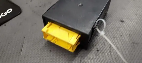 BMW 7 E38 Light relay 8360007