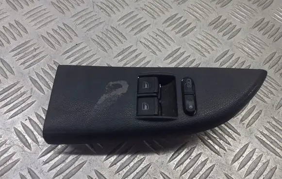 Skoda Fabia Mk1 (6Y) Front door window switch trim 1J3959057A