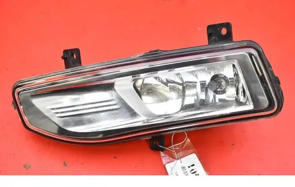 Nissan Leaf I (ZE0) Front fog light 261558995A