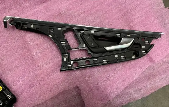 Audi Q7 4M Front door card panel trim 4M0837020B
