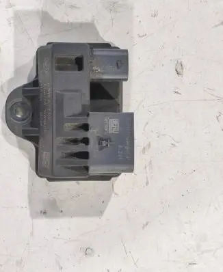BMW X6 E71 Glow plug pre-heat relay 8519472 0522140104
