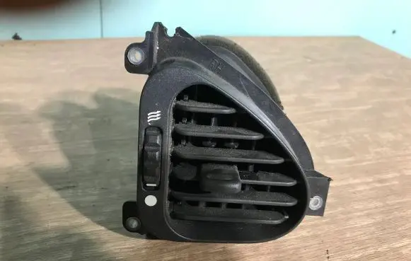Jaguar XK8 - XKR Dashboard side air vent grill/cover trim GJA6720AE