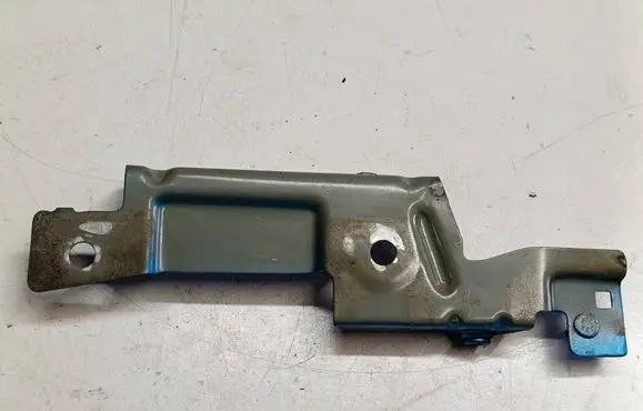 Renault Captur Fender mounting bracket 631227839RU5 631227839R