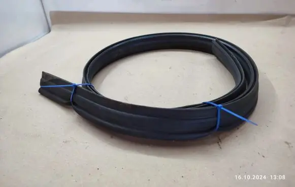 Volvo XC60 Engine compartment rubber 