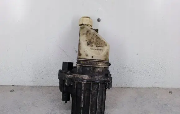 Opel Zafira B Power steering pump 131928977625062115
