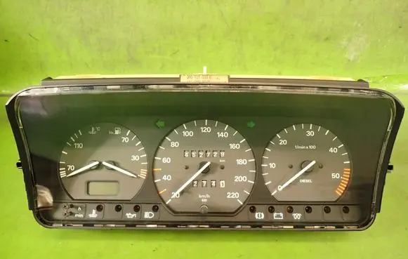 Volkswagen PASSAT B4 Speedometer (instrument cluster) 3A0919033C