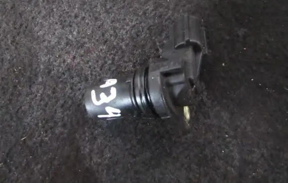 Ford Mondeo Mk III Camshaft position sensor 1s7f12k073ad 1s7f-12k073-ad