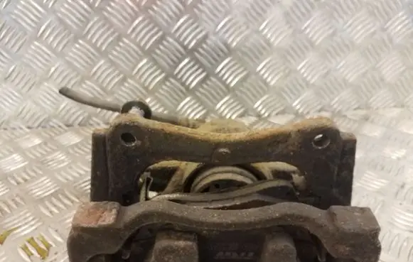 Toyota Corolla Verso E121 Front brake caliper
