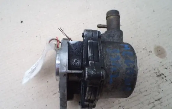 Renault Megane I Vacuum pump