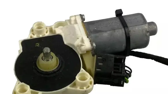 Mercedes-Benz E W211 Front door window regulator motor A2118203042