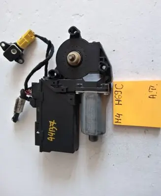 Audi A4 S4 B8 8K Front door window regulator motor 105840204