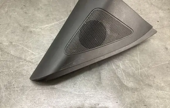 Front door high frequency speaker
