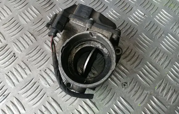 Volkswagen Touran I Throttle valve 03G128063A