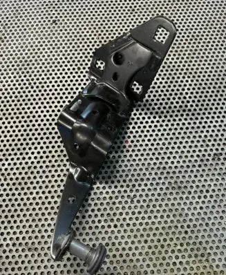 Renault Master III Sliding door upper roller guide/hinge 77790673R