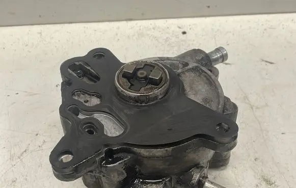 Audi A3 S3 8P Vacuum pump 03G145209C