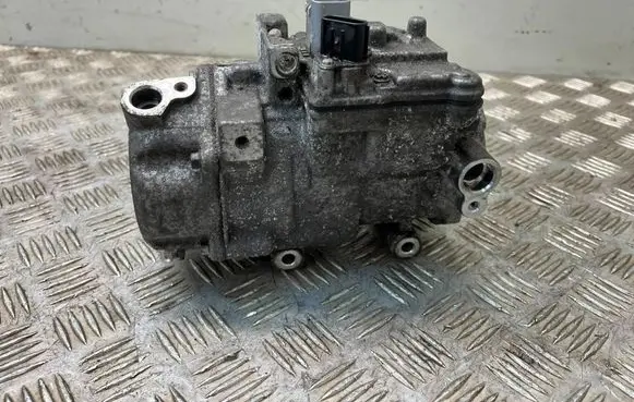 Toyota RAV 4 (XA40) Air conditioning (A/C) compressor (pump) 0422000533 ES27C