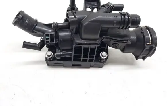 Ford Focus Thermostat/thermostat housing 9818467880