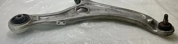 Hyundai i40 Front lower control arm/wishbone A6082M