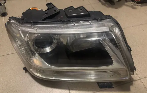 Suzuki Grand Vitara II Headlight/headlamp W3T15971 5823