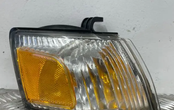 Isuzu Axiom Front indicator light