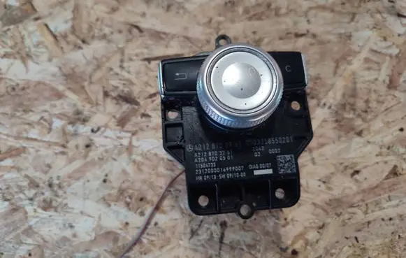 Multifunctional control switch/knob